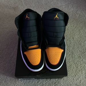Air Jordan 1 Mid SE